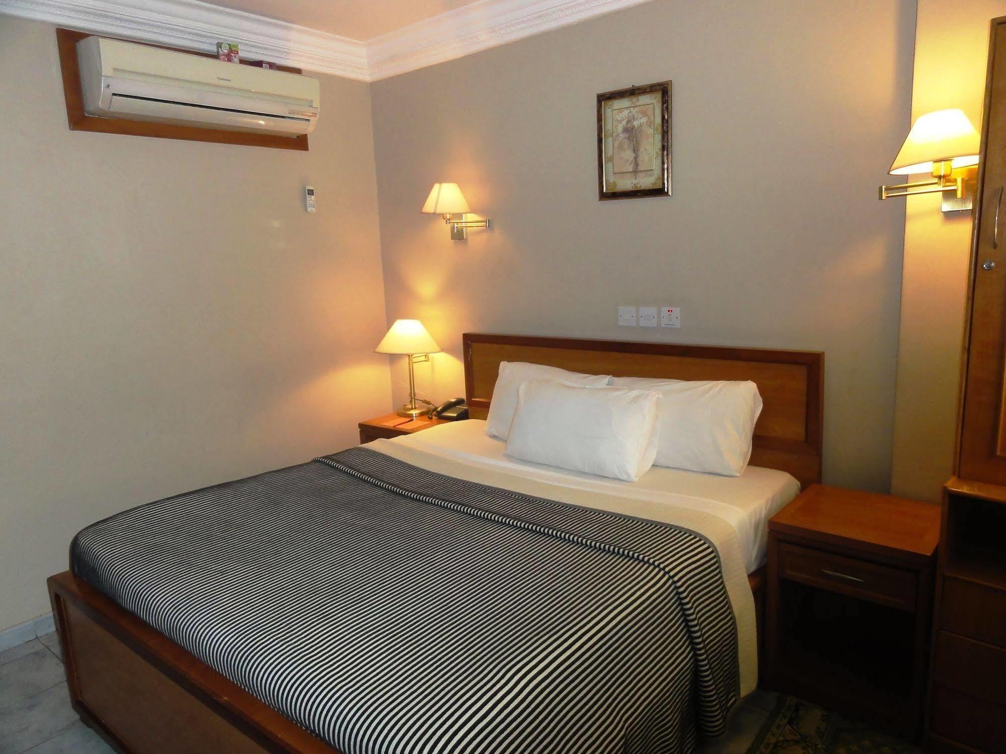 Welcome Centre Hotels Lagos Exterior photo